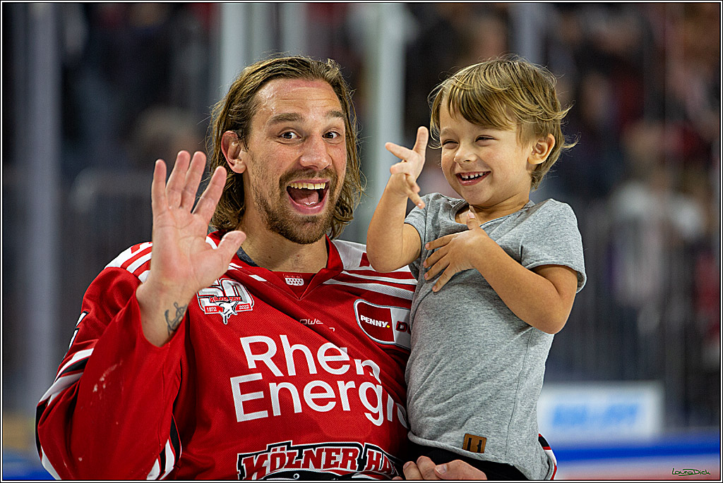 PENNY DEL; Koelner Haie- Straubing Tigers; Koeln, 09.10.2022